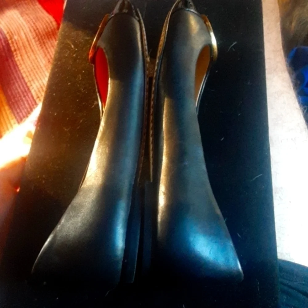 Tory Burch Black Patent Cap Shoes